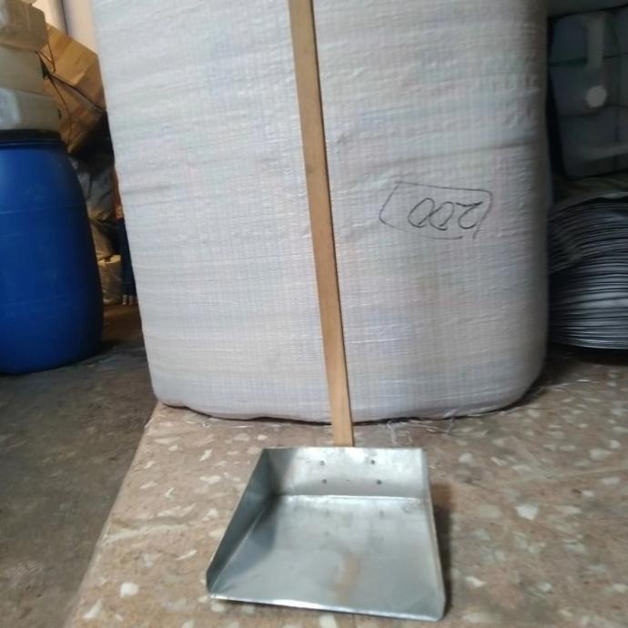 Buruan beli] Serok sampah bahan kaleng/ Pengki gagang kaleng