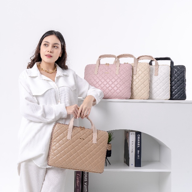 MENARIK Jena Notebook/Laptop Case by Flicka