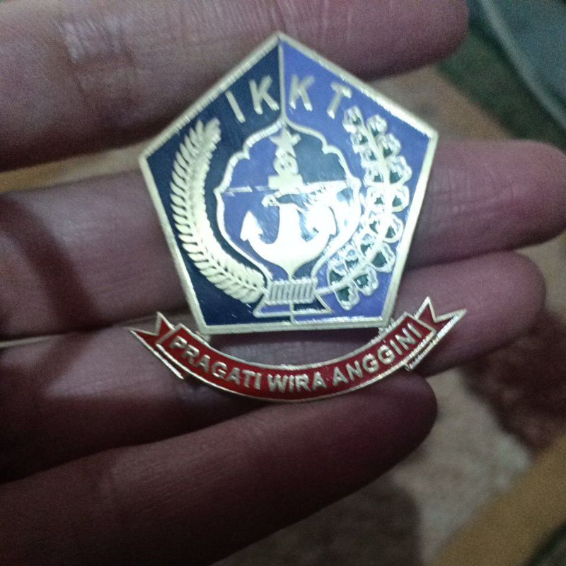 Lencana Ikkt Tipis Belakang Paku