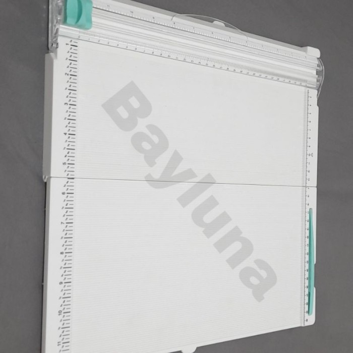 

DAN SIZE BOARD PAPER KERTAS TRIMMER FOLDABLE 2IN1 35X35CM CREASER TOOL