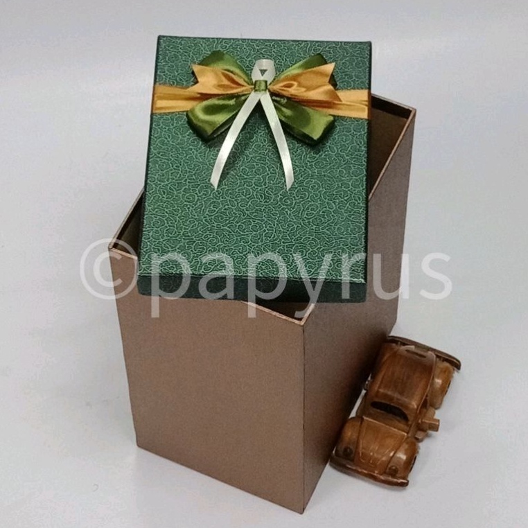 

PAPYRUS Kombinasi 15x20 Tinggi 30cm Kotak Kado Gift Box Hadiah