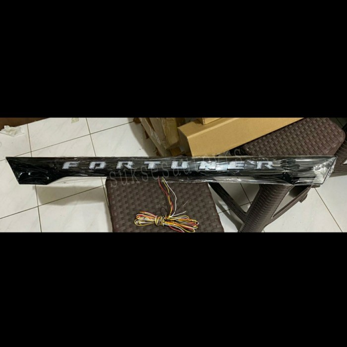 [Original] Trunklid Fortuner 2012-2015 With Lamp Terbaru