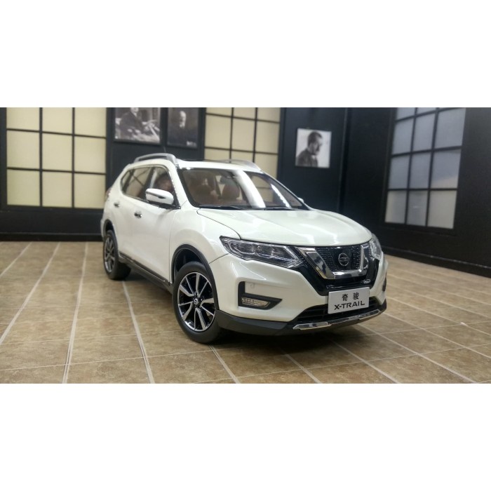 DIECAST / MINIATUR MOBIL NISSAN XTRAIL T32 SKALA 18