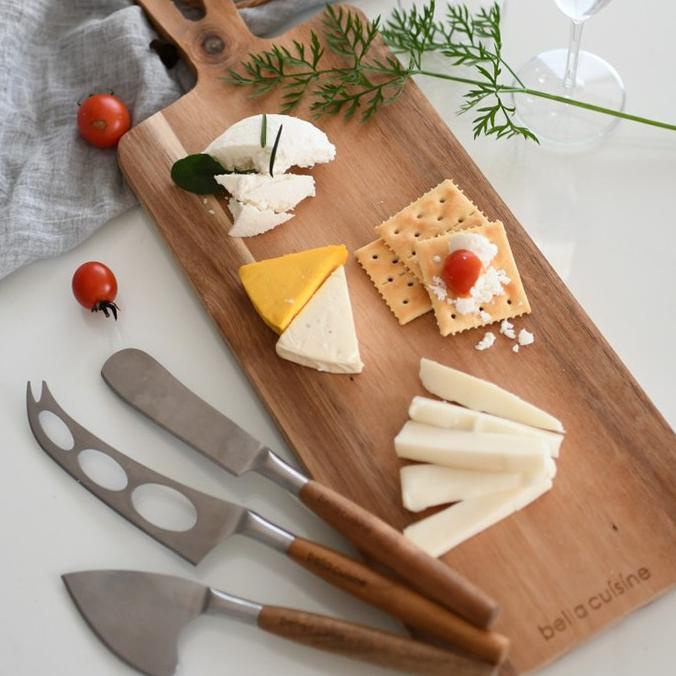 

| [bella cuisine] set of 3 knives + cheese cutting board / talenan keju / talenan kayu + set 3 pisau