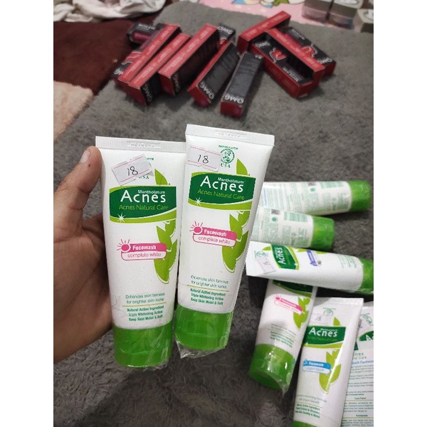 Acnes complete white