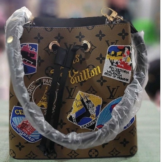 TAS WANITA MODEL SERUT RESERVA LV*