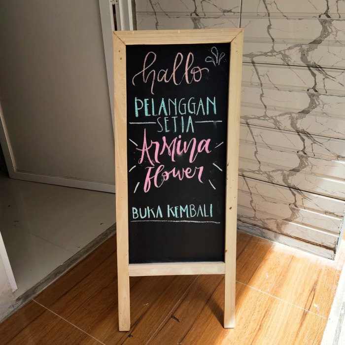 

Papan Tulis Minimalis Hitam Kapur. Kayu Jati Belanda Natural + Stand Berkualitas