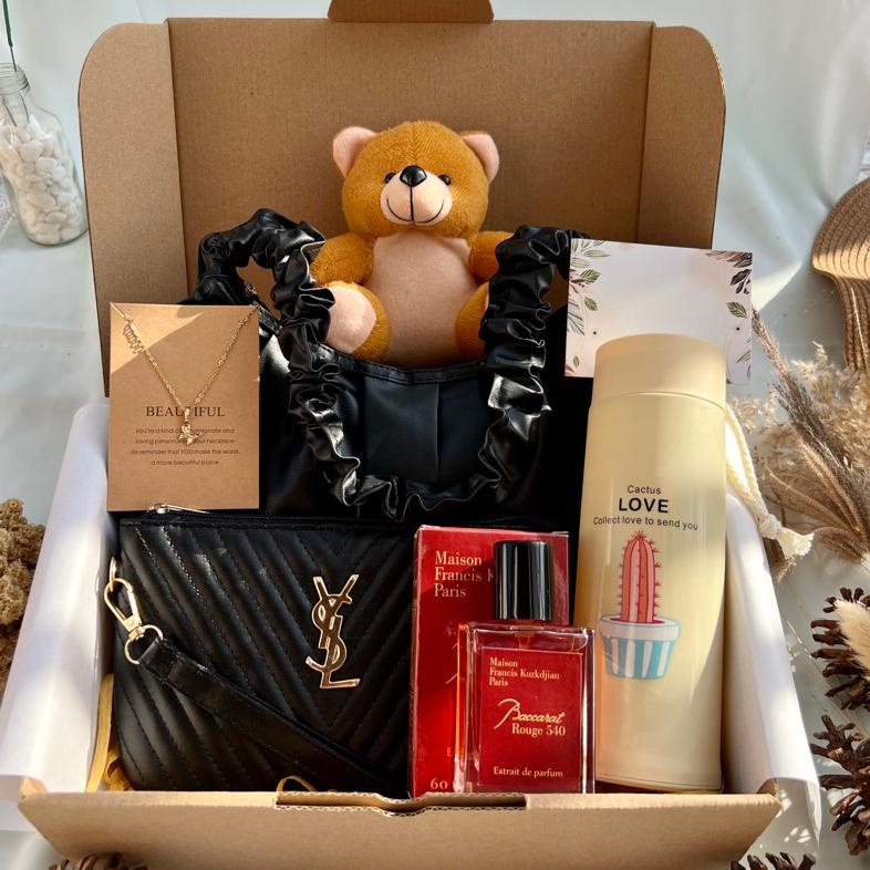 

Best Seller 10.10 Sale | Hampers GiftBox Alea Black Series | Big Ramadhan Sale | Hampers Ramadhan | Kado Ultah | Kado Cewek murah