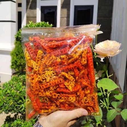 

Kerupuk khas Bandung pedas daun jeruk isi 500gram