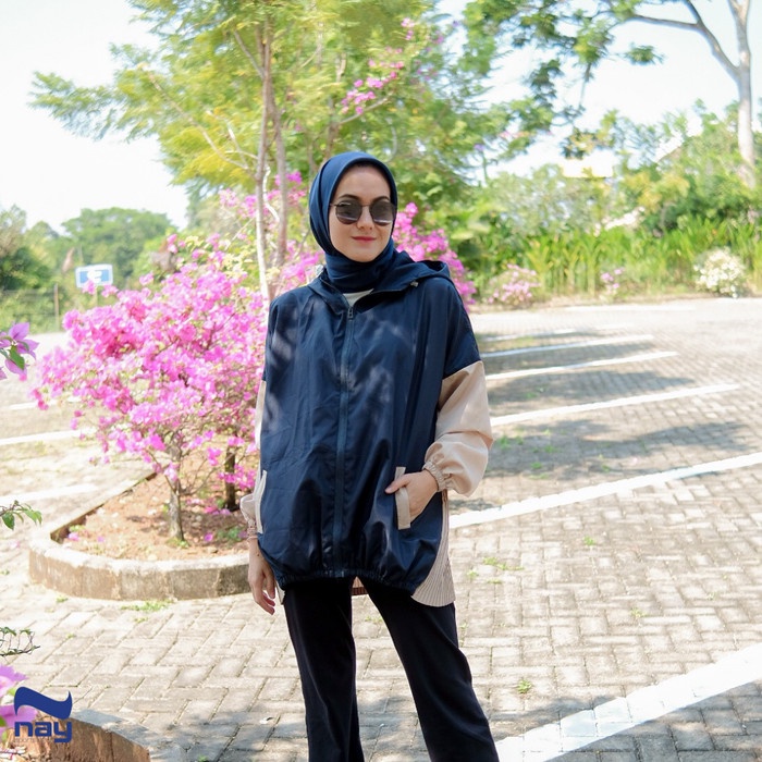 [New] Jacket Olahraga Parasut Heera Jacket In Navy-Beige Terbatas