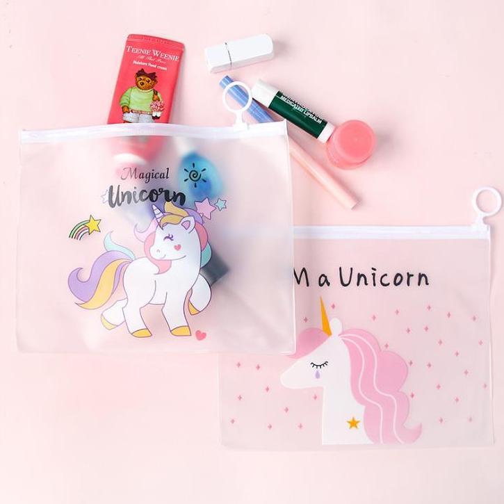 

TERMURAH 1 SET PULPEN GEL MOTIF FREE TEMPAT PENSIL TRANSPARAN UNICORN PP28A PROMO