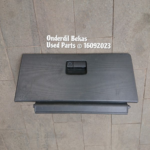 Laci Glove Box Dashboard Nissan Xtrail T30 2003