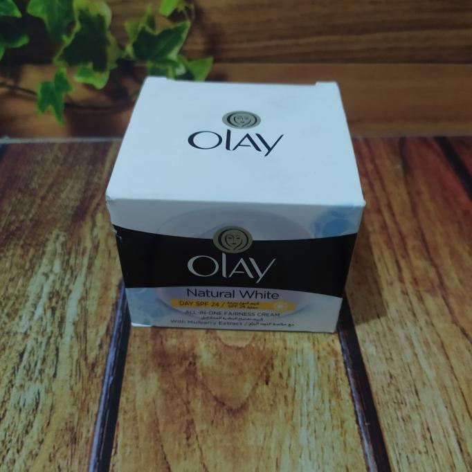 met Olay  Natural White Day Cream