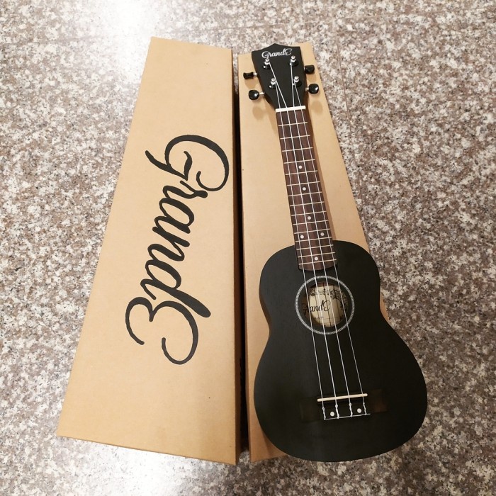 Ukulele - Ukulele Grande Soprano Hitam Original