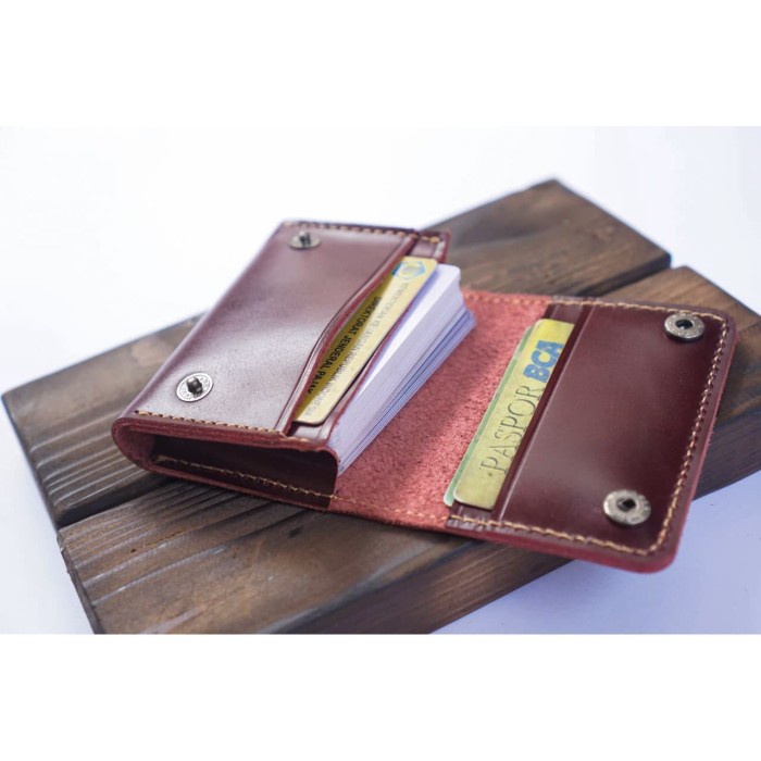 

Promo Dompet Kartu Kulit Model Pompok Card Holder Maroon Tempat Kartu Nama