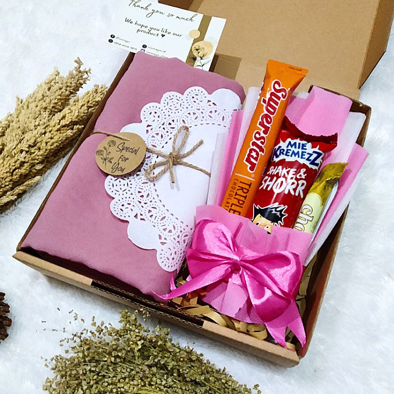 

Maurine ❀ | Hampers Hijab Bella Square | Paket Buket Snack Mini