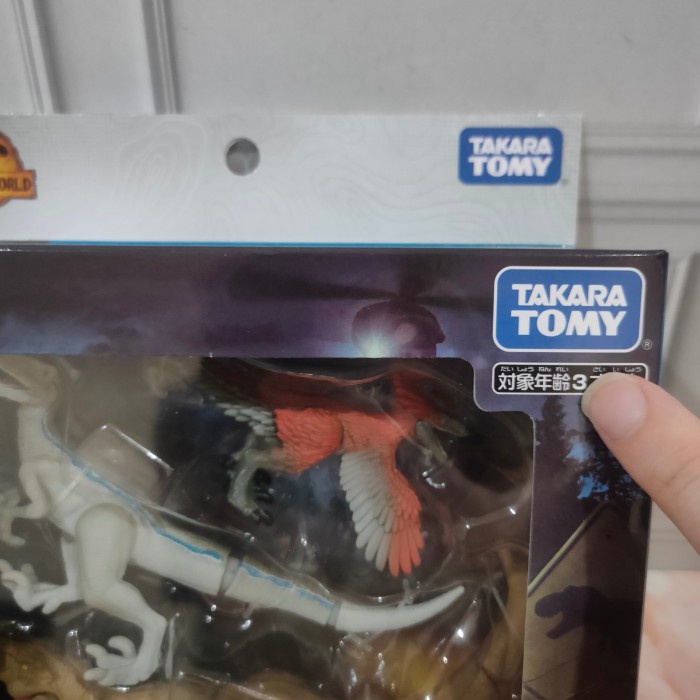 tomica ania jurassic world pyroraptor velociraptor blue t-rex
