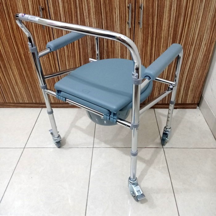 Kursi Bab Lansia Lipat Roda / Kursi Puk Commode Chair Pispot Roda