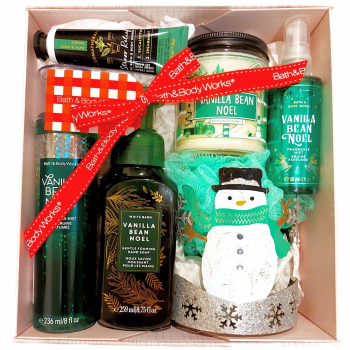 

DISKON MURAH CHRISTMAS NEW YEAR BBW GIFT SET HAMPERS PAKET NATAL TAHUN BARU 3/50 BERRY30.JAYA