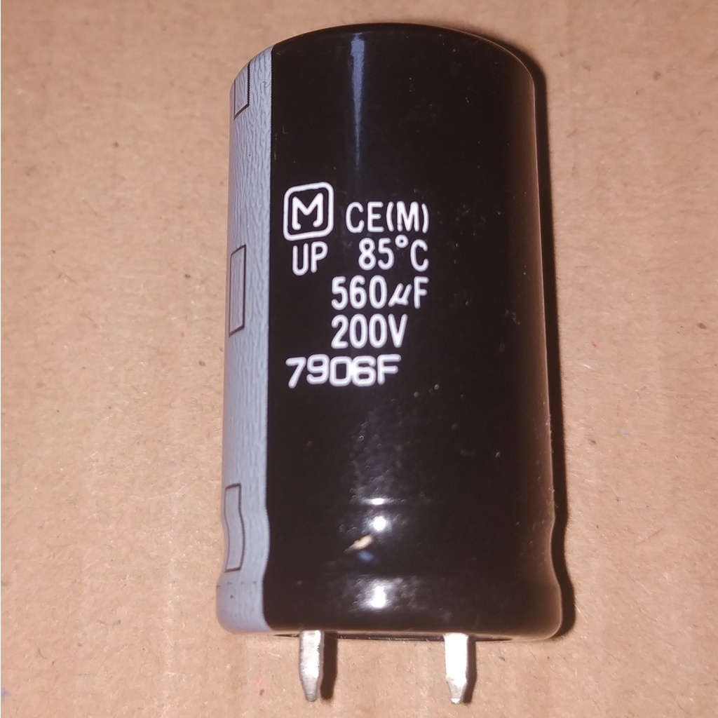 C Elko Elco 560uF 200V 560 uF 200 V Panasonic
