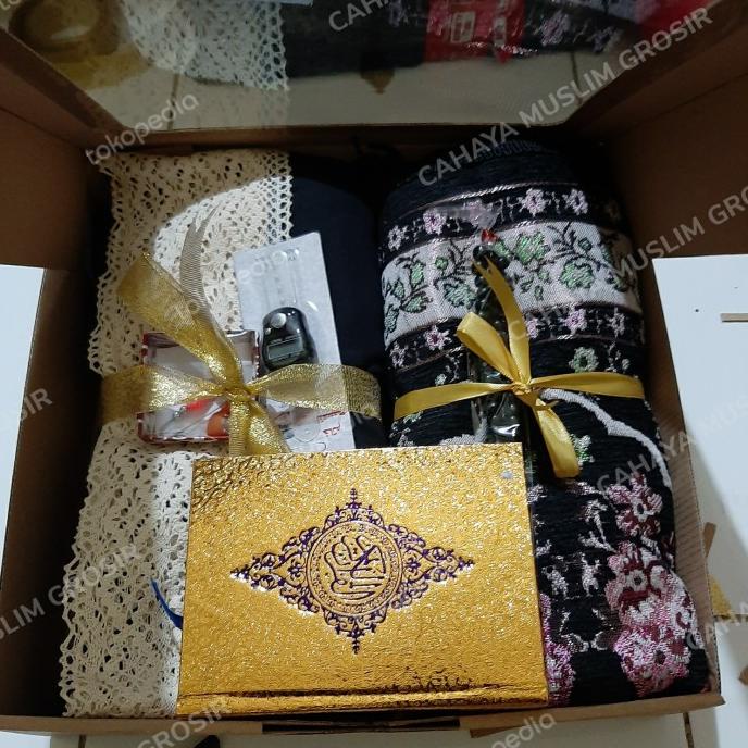 HAMPERS CEWEK KADO MUSLIMAH MUKENA SEJADAH ALQURAN TASBIH DIGITAL