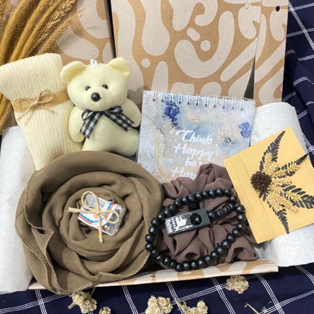 

PREMIUM Ready!!!Bismillah HAMPERS HIJAB SERIES BELLA SQUARE / HAMPERS LEBARAN / KADO ULANG TAHUN CEWEK / KADO PERNIKAHAN / Hampers Ulang Tahun Cewek / Hampers Cewek / GRADUATION Kualitas no 1