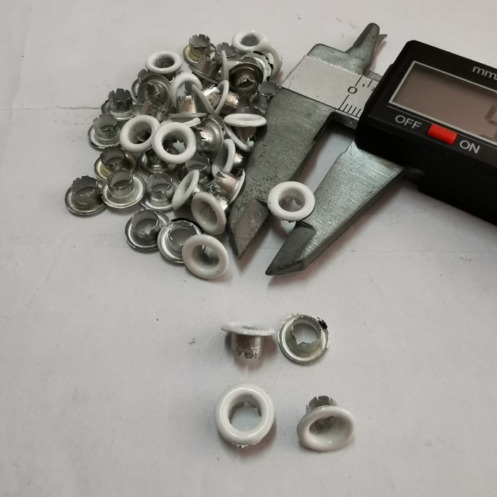 

mata ayam 350 / mata eyelet 5mm white / 5000pcs