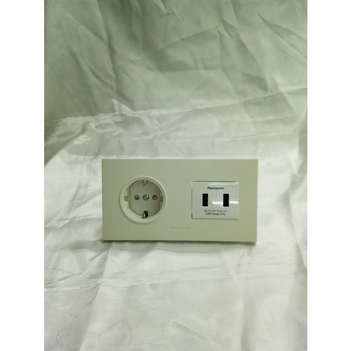 [Ori] Stop Kontak Cp  2 Usb Style-E White / Stop Kontak Minimalis Panasonic Diskon
