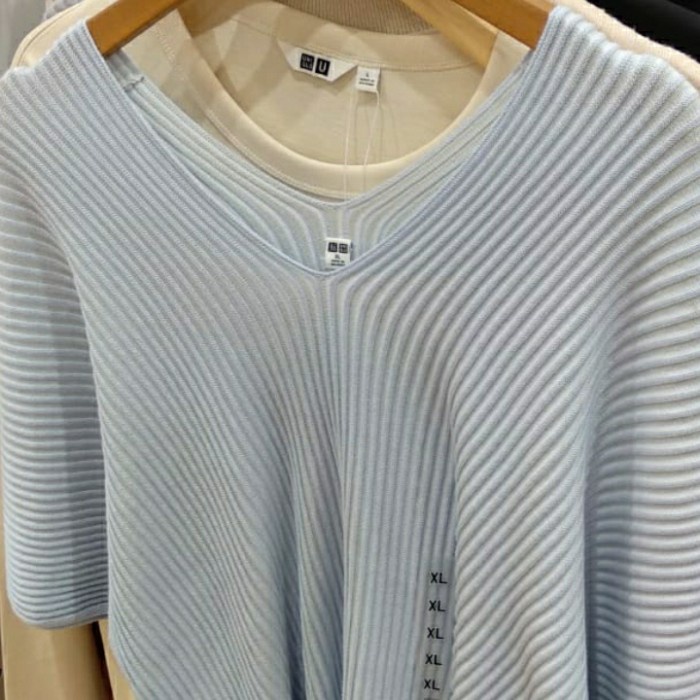 [COD] Uniqlo Sweater Woman 3D Katun Pleated V Neck / Uniqlo / 3D Sweater Diskon