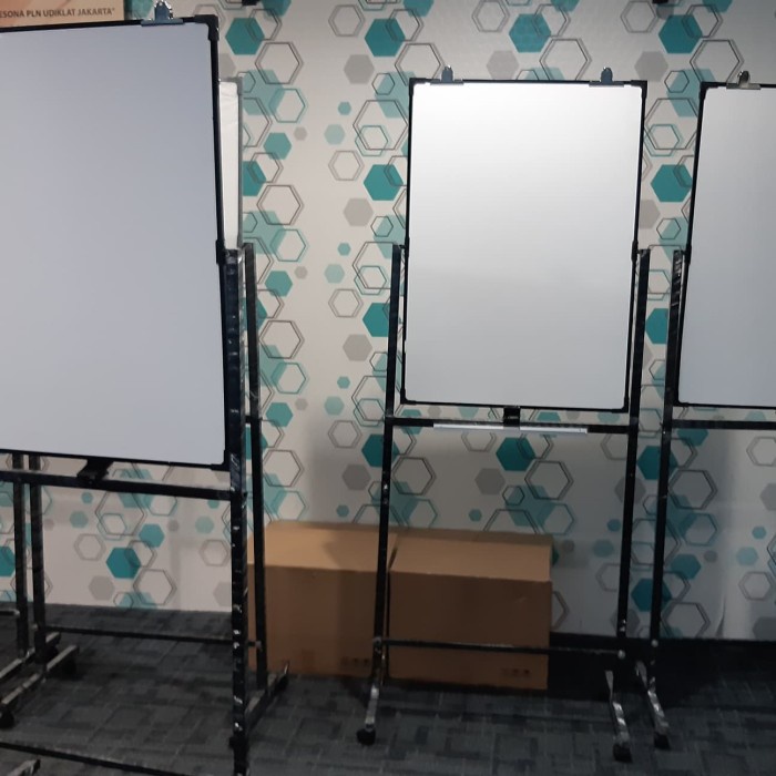 

Whiteboard Standing Doeble Face Ukuran 70X100Cm