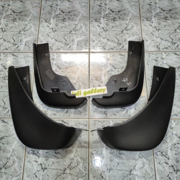 Mud Guard Mudguard Depan Belakang Karpet Lumpur Nissan Juke Original (Gallery Inti Nissan Parts)