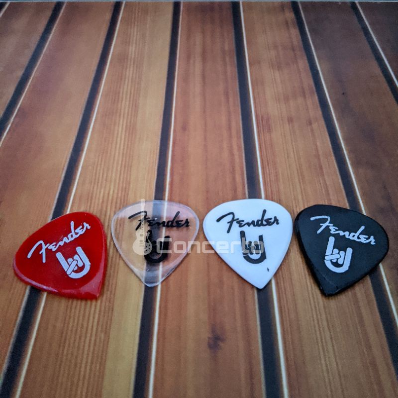 Pick Gitar Alat Pemetik Gitar