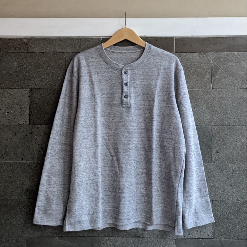 Uniklo Henley LongSleeve Shirt