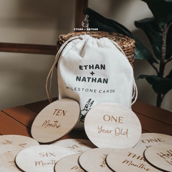 

WOODEN MILESTONE CARD ETHAN + NATHAN / NAME PLAQUE