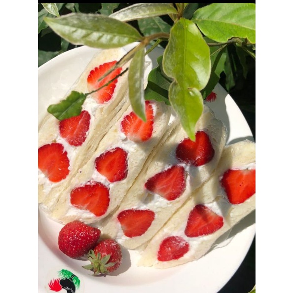 

fruit sando strawberry
