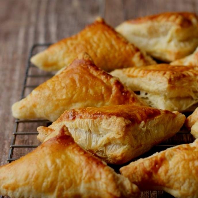 

TUNA PUFF PASTRY.. 1 pack isi 4 L21JA