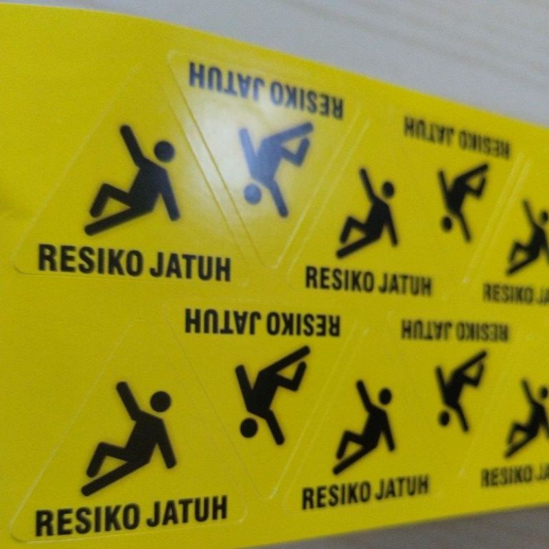 

stiker label resiko jatuh segitiga cutting