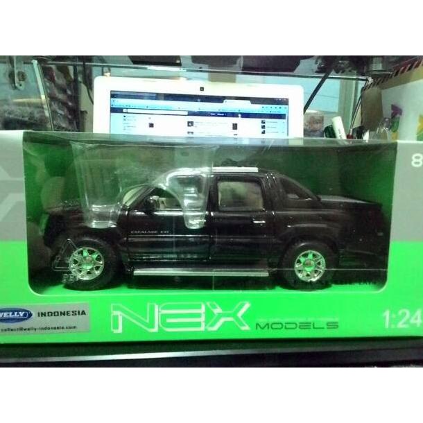 Welly Nex Cadillac Escalade EXT 2002 Hitam Skala 1:24