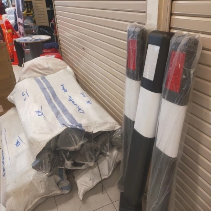 

Terbaru Delinator Plastik / Delinator Pembatas Jalan Tol Promo Terlaris