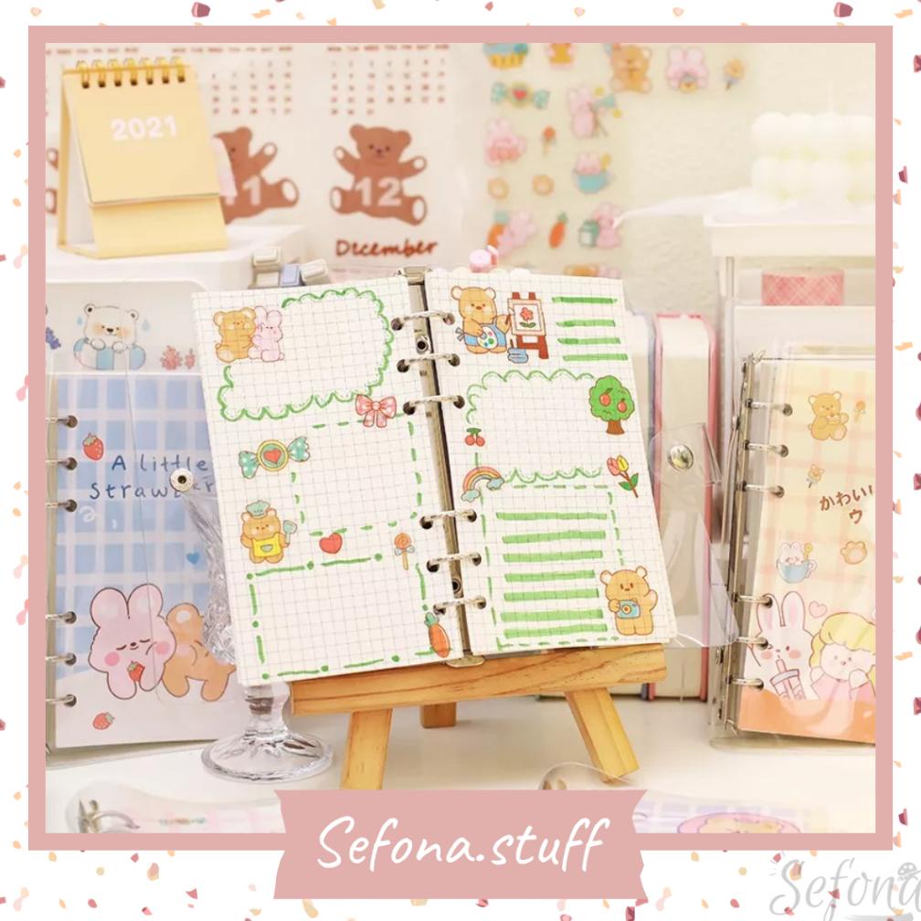 

Special Promo [A6] 1 Set Binder + 2 Cover Lucu + Isi 100 Lembar + Stiker 2 Lembar + Gantungan Akrilik Lucu | Transparan Binder A6 6 Ring Bening Aestetik Unik 6 Lubang Murah