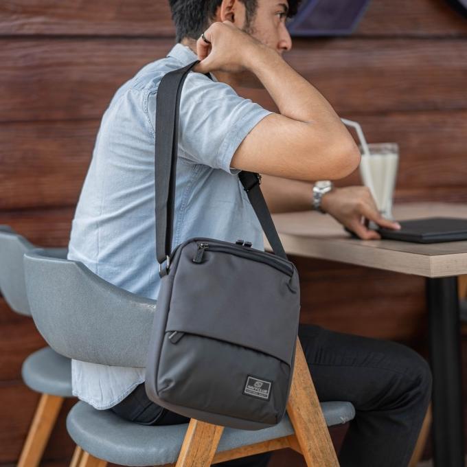 _Marten _ Apik Navy Club Tas Selempang Sling Bag Gia - Tas Pria Tas Choosemore