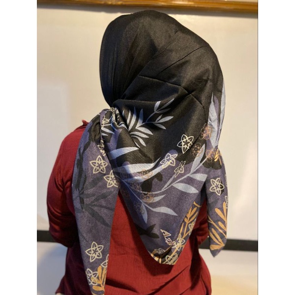 [AZARA OSKARA] Azara Oskara Logo Print Jilbab Segiempat Azzara