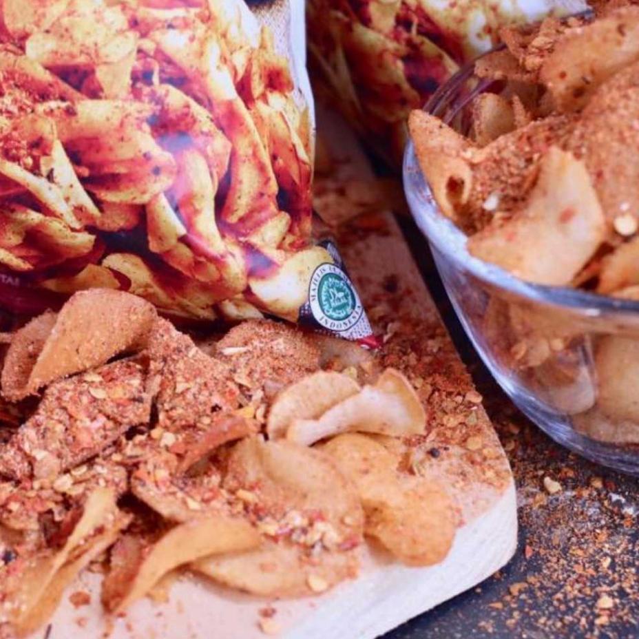 

Beli 6 Dapet 1 // Keripik Singkong Pedas Maicih Level 3 Kemasan 100 Gr