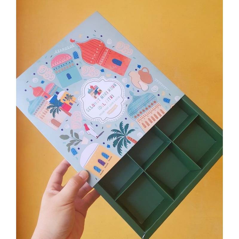 

5 pcs dus box + paperbag hijau tua idul fitri sekat 9 size 7.3 cm
