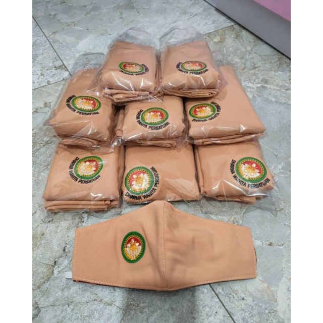Masker Dharmawanita bordir dan hijab segi empat