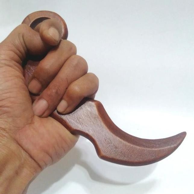

Produk Unggulan] Kerajinan Kayu Jati Bentuk Karambit Latihan Karimbit