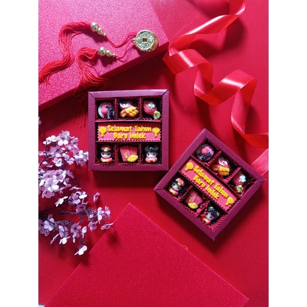 

Hampers coklat sincia S9 selamat tahun Baru Imlek 2024 shio naga kayu gong xi FA cai