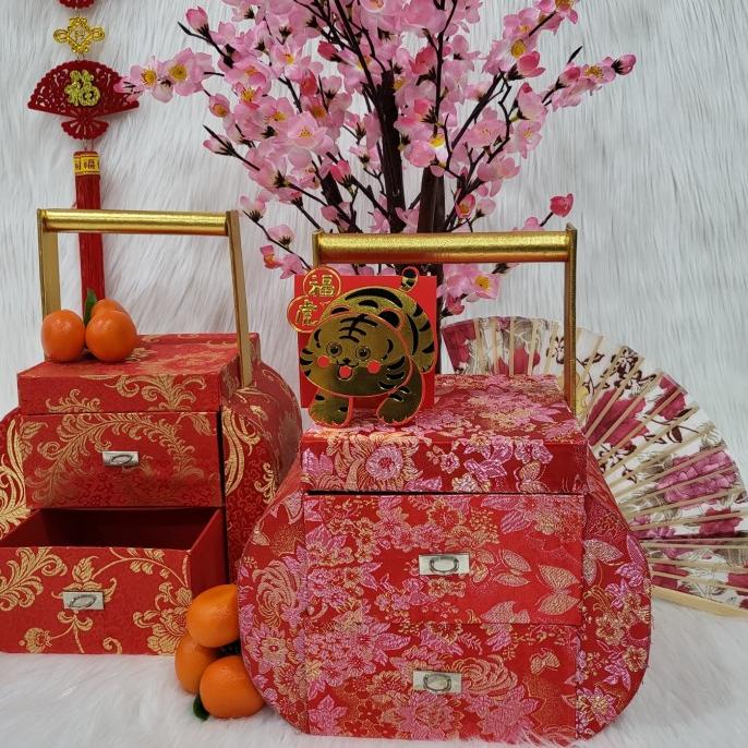 

Terbaik Hiasan Box Hampers Imlek Chinese New Year Parcel 5 Limited Edition