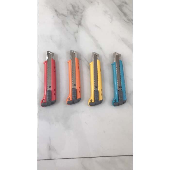 

Pisau Cutter Kds Hi L-18Cl Best
