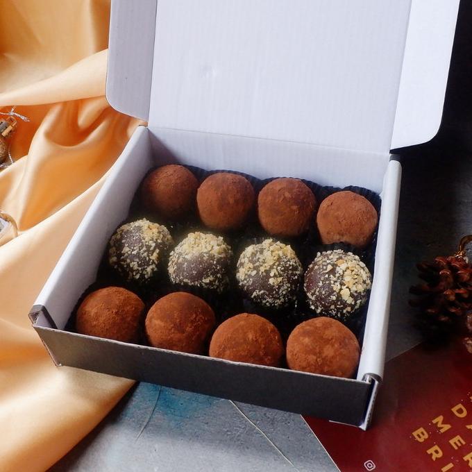

Cny Hampers Imlek / Parsel Sincia / Lunar Parcel / Coklat - Rum Balls Stok Terbatas